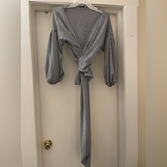 Olivaceous black and white striped blouse size medium NWT - Picture 2 of 7